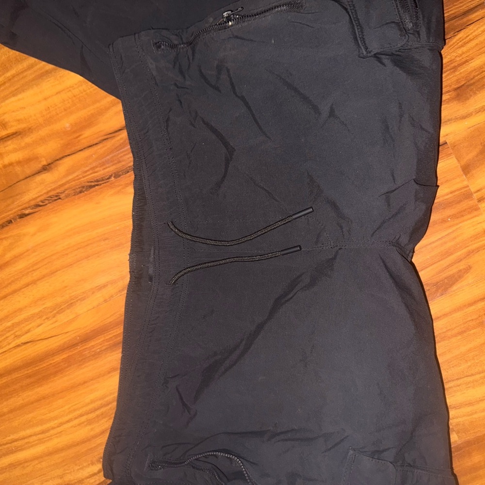H&M Men's Black Cargo Pants - Picture 8 of 9
